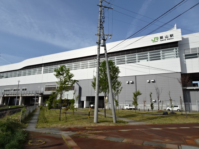 駅舎 (南口)