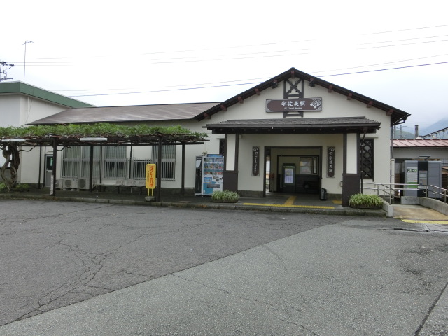 駅舎 (東口)