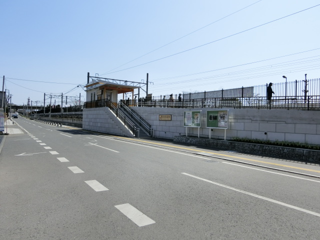 駅出入口
