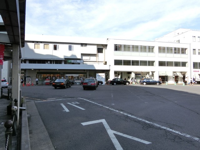 駅舎 (東口)