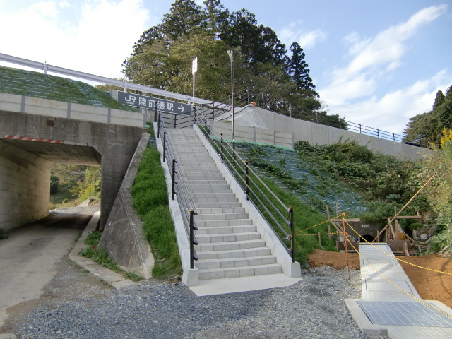 駅出入口