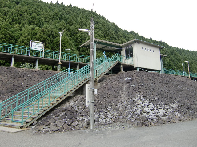 駅出入口