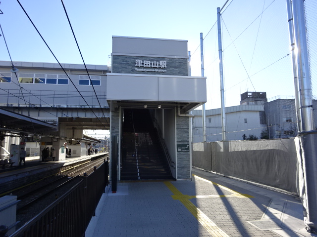 駅舎 (南口)