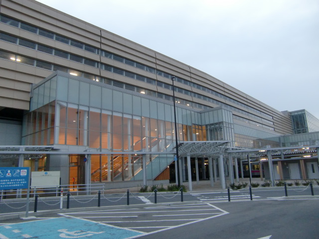 駅舎 (南口)