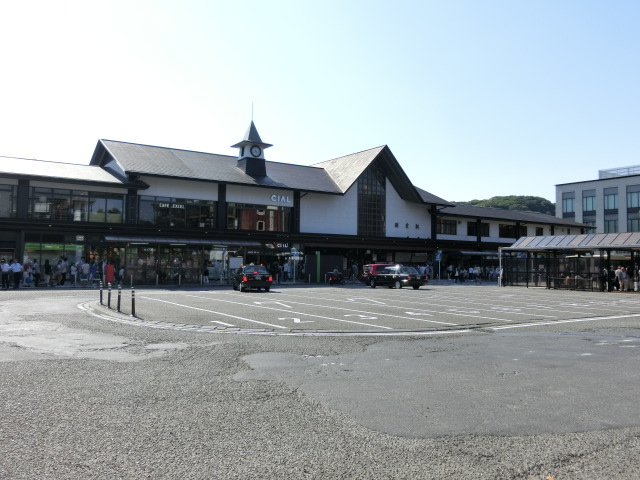 駅舎 (東口)