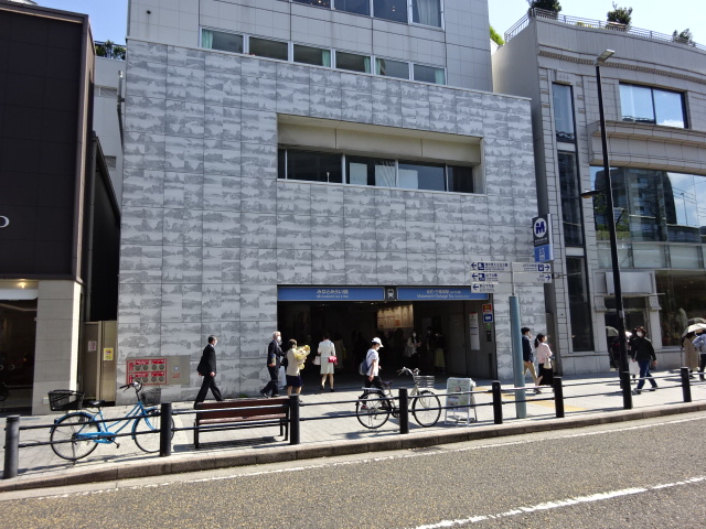 駅出入口 (出口5)