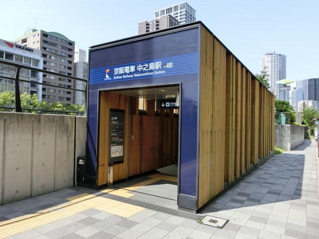 駅出入口1
