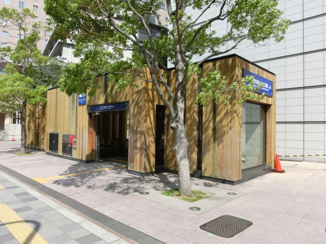 駅出入口2