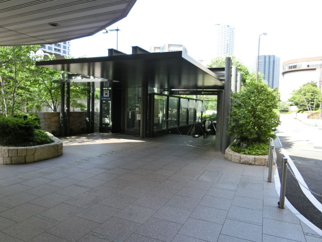 駅出入口3