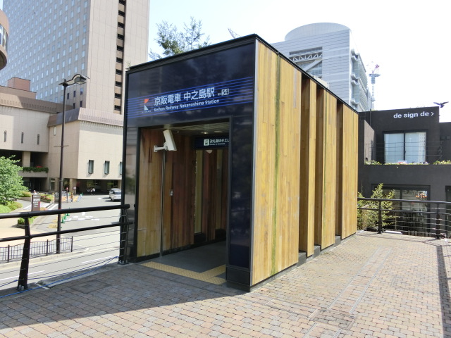 駅出入口4