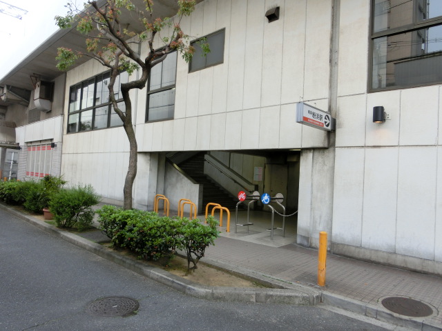 駅舎 (東口)